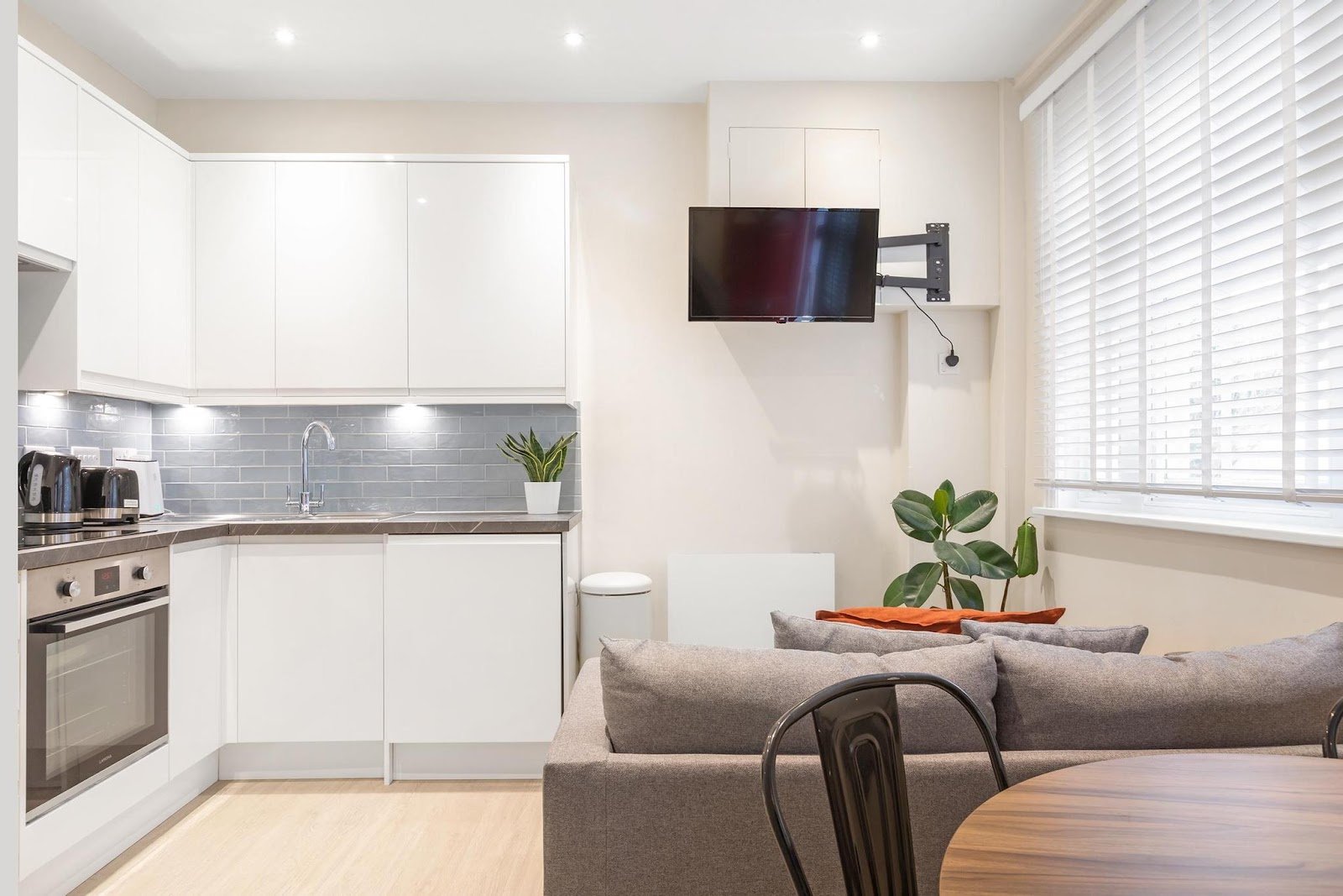 Adrian Mews, Earl’s Court